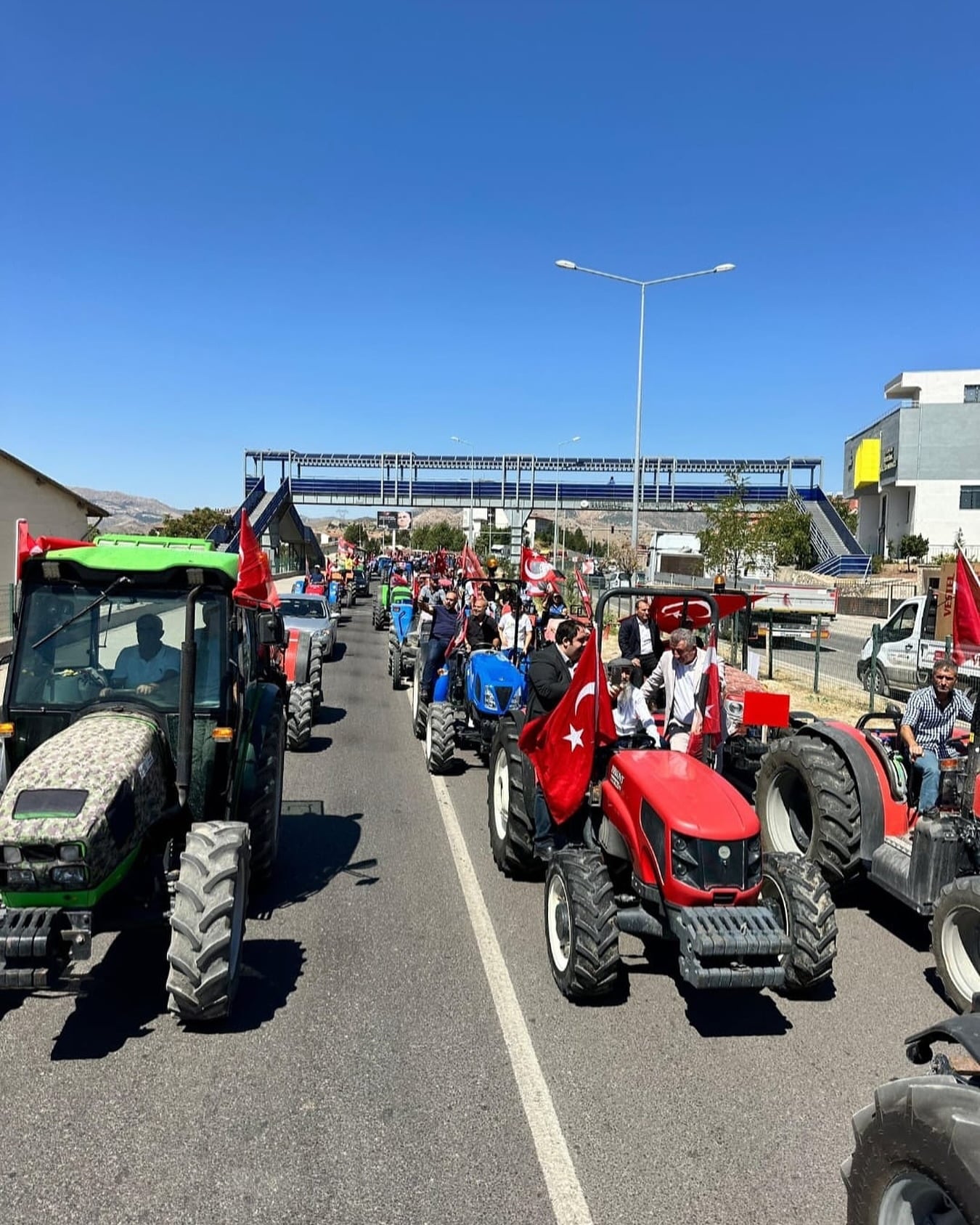 Malatya'da Büyük Kayısı Mitingi: Üretime ve Üreticiye Destek Mesajı