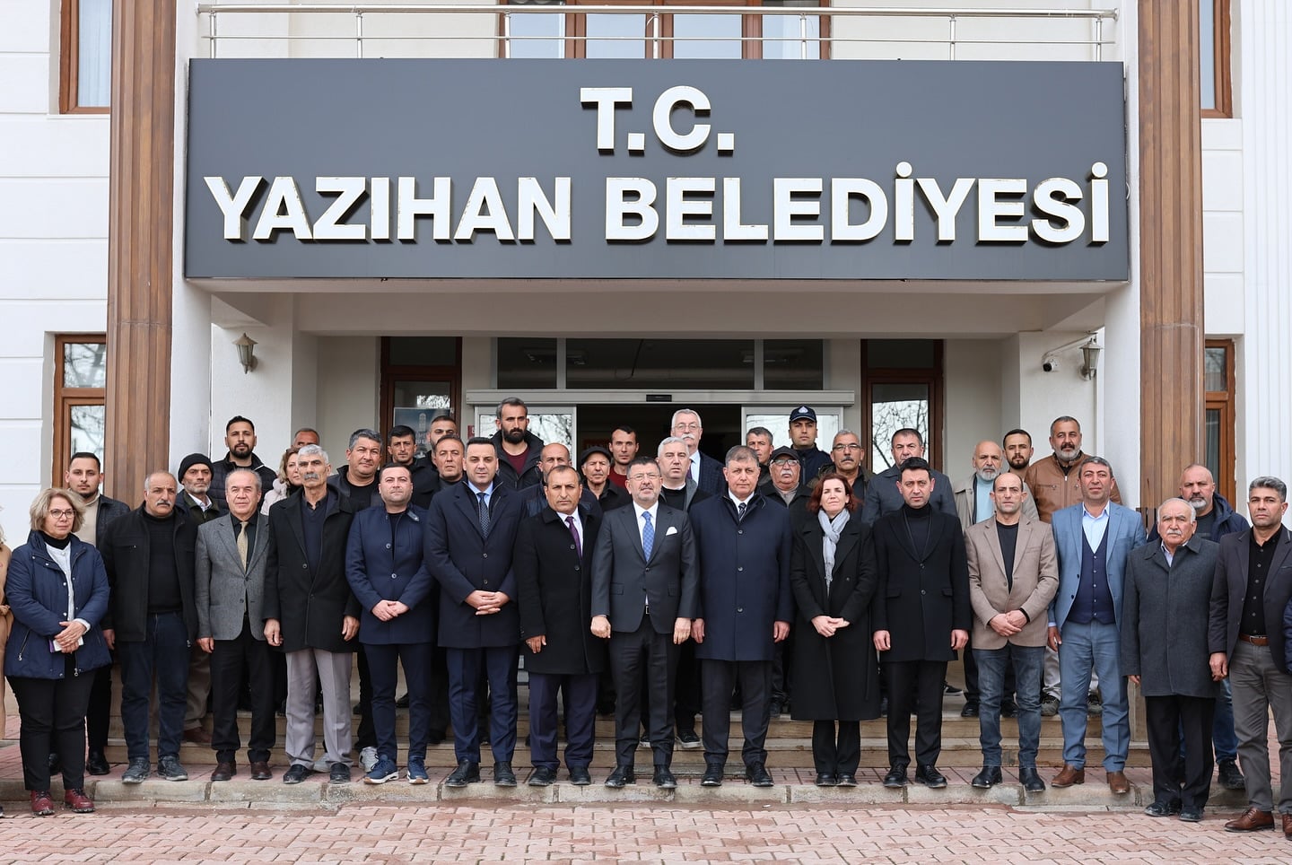 6 Şubat Anlamında Önemli Ziyaret: Malatya Milletvekili Veli Ağbaba ve Diğer Yetkililer Yazıhan Belediyesi’ni Ziyaret Etti