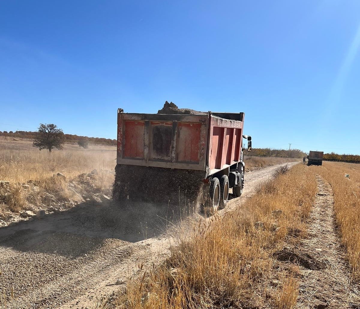 Yazıhan Belediyesi, Yeni Köy’de Yol Yapım Çalışmalarına Devam Ediyor