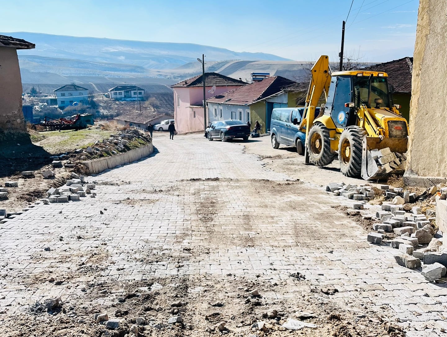 Karaca Mahallesi’nde Köy İçi Yolları Yenileniyor