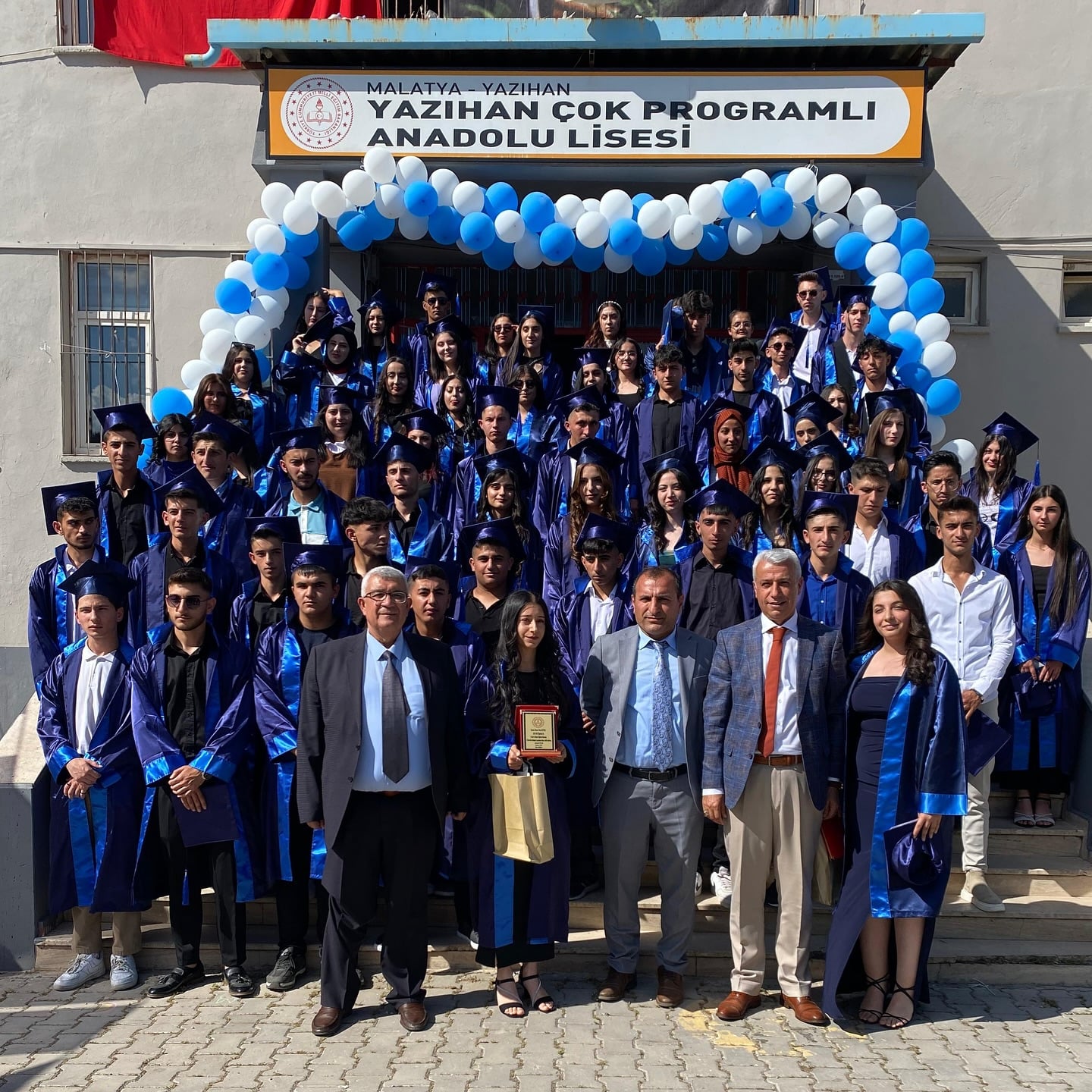 Yazıhan Anadolu Lisesi öğrencilerinin mezuniyet törenini